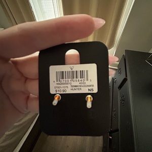 Windsor emerald dangly earrings